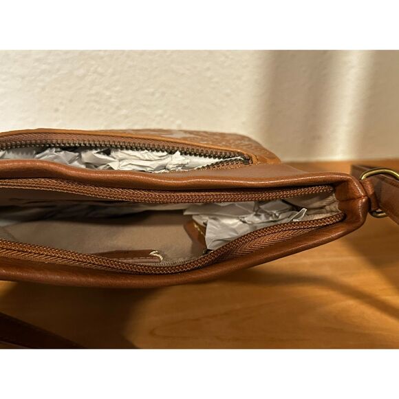 The Sak Women's Sanibel Leather Crossbody NWT - Picture 5 of 6